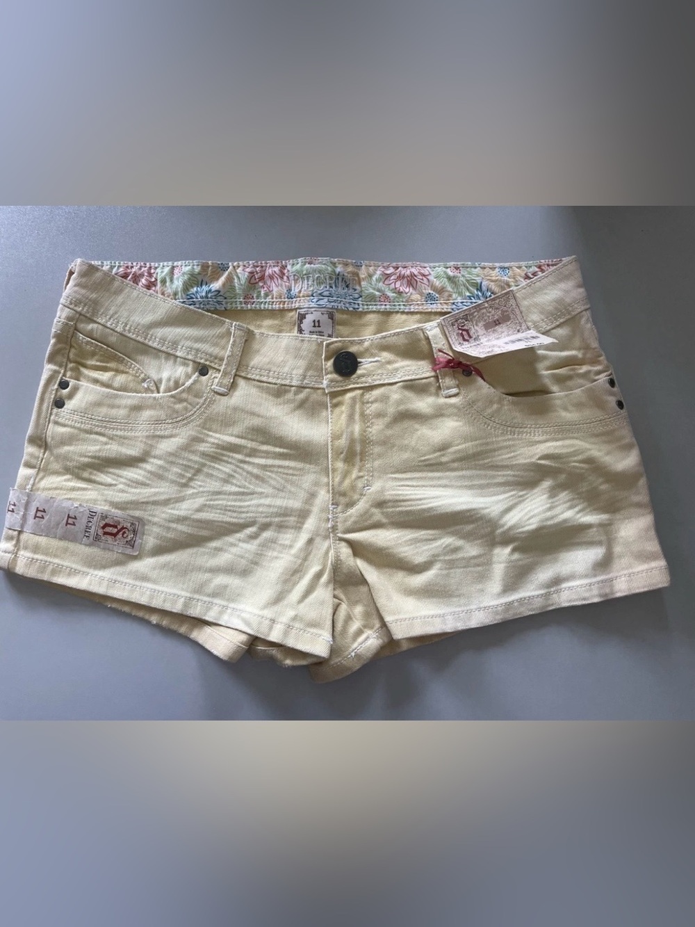 NWT Y2K VTG DECREE Juniors Denim Shorty Shorts/Low Rise/Faded in Yellow Aura-11